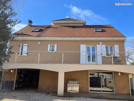 pavillon individuel sûr sous sol