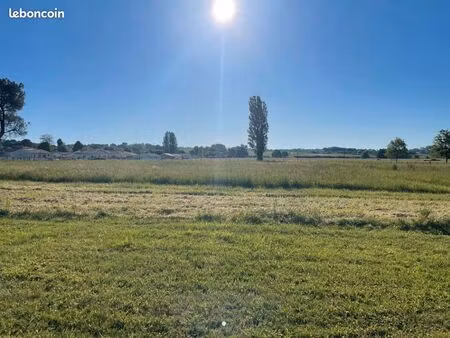 terrain 700 m² eyrans