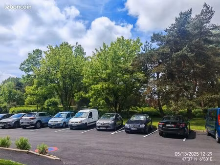 f2 rénové et meublé de 51 m² – vendu loué – rentabilité brute 10 %