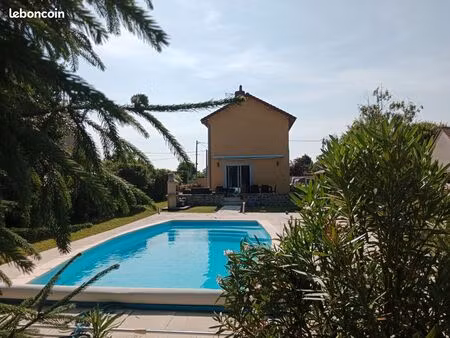 longère rénovée avec piscine