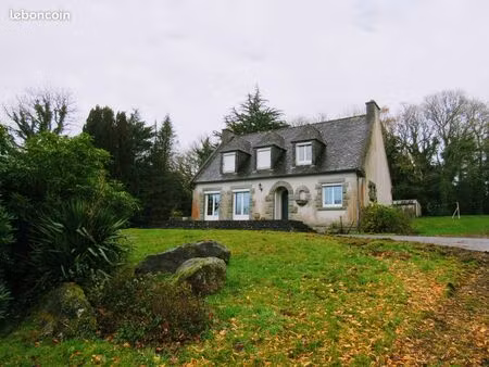 maison néo bretonne dans un environnement préservé au cœur de la forêt d’huelgoat