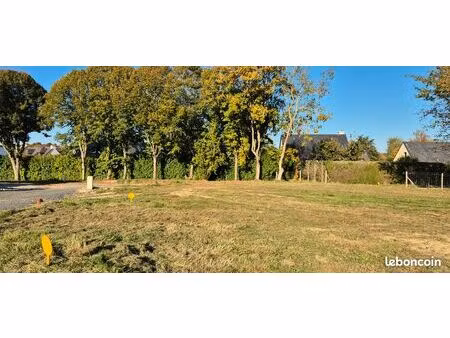 terrain d’angle viabilisé de 371 m² – châteaugiron centre – libre de constructeur