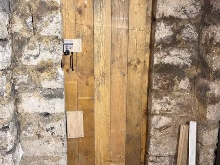 cave en centre ville