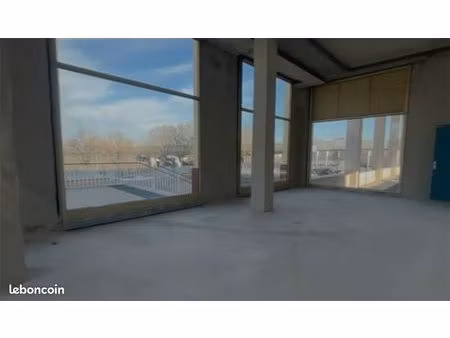 boutique 104 m² st denis