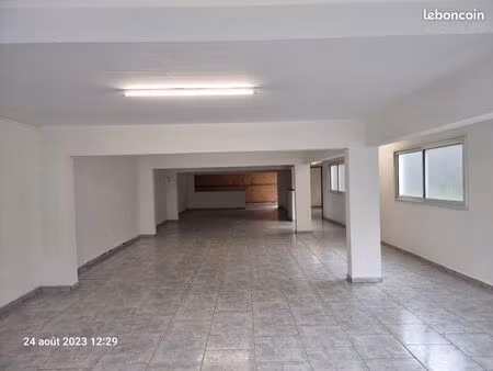 loue local 150m2