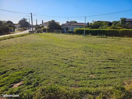 terrain a bâtir de 890 m2