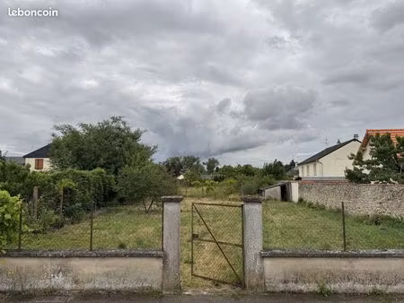 terrain constructible 469 m² – gare d’amboise à moins de 10min à pied
