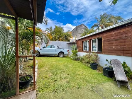 vente: 1 maison + 8 studios