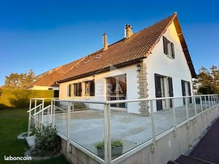 maison 8 pièces 156 m²