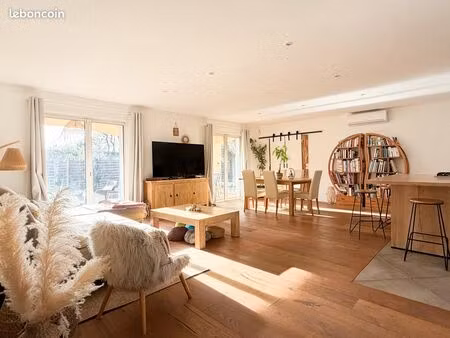 villa rénovée au calme - a pied centre village