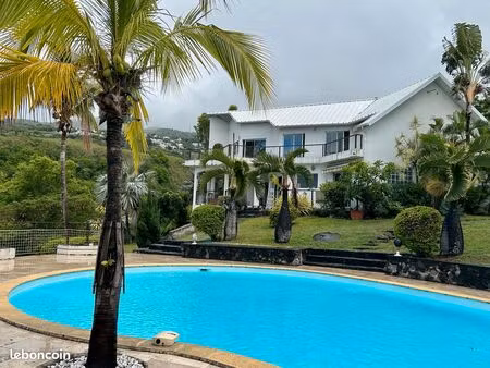 villa - 190 m² - 5 pièces - etang-salé