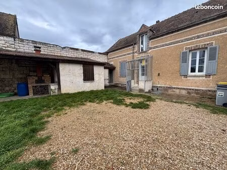 location maison de village