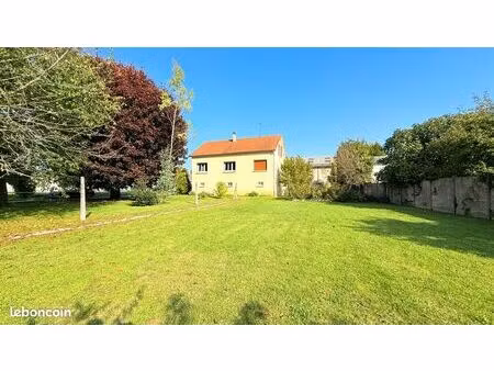 superbe pavillon de maçon sur sous-sol avec 3 chambres et jardin
