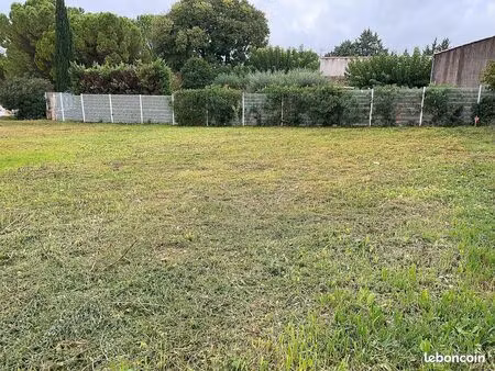terrain constructible viabilisé 520 m2 lecques