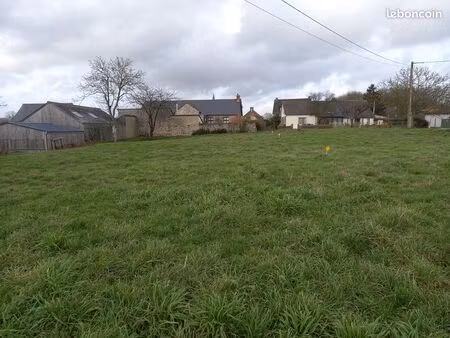 vend terrain à bâtir hors lotissement bourg de lourmais