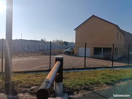 local commercial 240m2