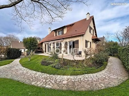 maison 6 pièces 178 m²