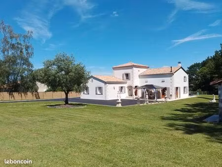 villa 8 pièces 285 m²