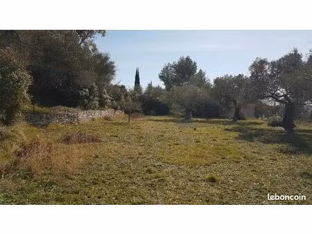 terrain 700 m² salinelles
