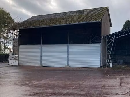 hangar avec trois garages