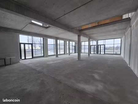 local restaurant 663 m²