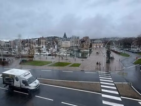 maison de pêcheur port de deauville quai de la marine