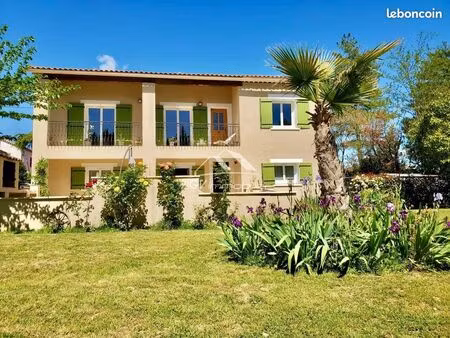 maison 7 pièces 143 m²