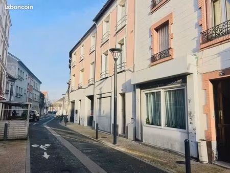 boutique 51 m² romainville