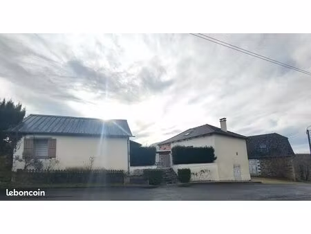 pavillon de plain pied avec dépendance  grange et terrain de 6 557 m²