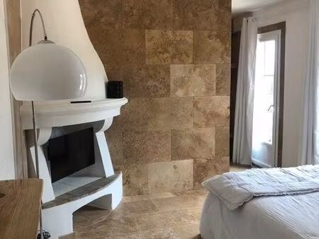 studio à la bouillabaisse et parking