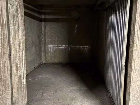 parking box de stationnement / stockage