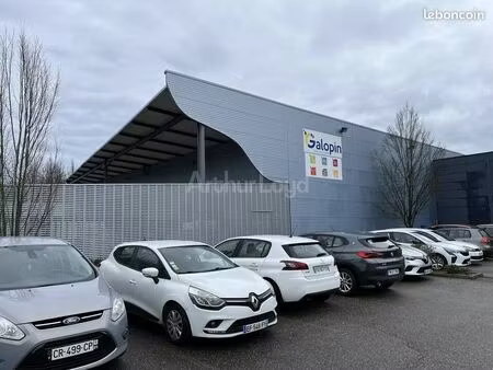 local d'activité 1 581 m²