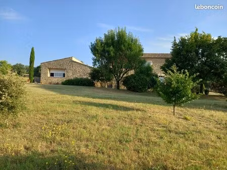 mas en pierre et gîte