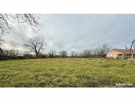 terrain 2 191 m² issepts