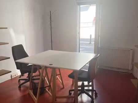 bureau fermé à louer – 15 m² – ds espace de coworking créatif 70m2 à romainville