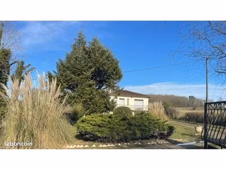 maison rénovée – grand terrain clôturé – calme & proche commerces (lot touristique)