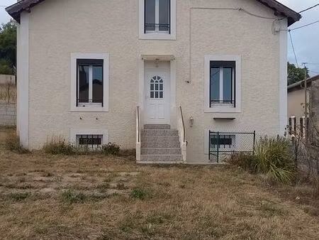 maison individuelle de 75m² sur un terrain clos de mur de 800m² constructible
