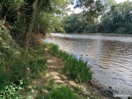 terrain de loisirs arboré et batiment   coup de pêche bord de creuse