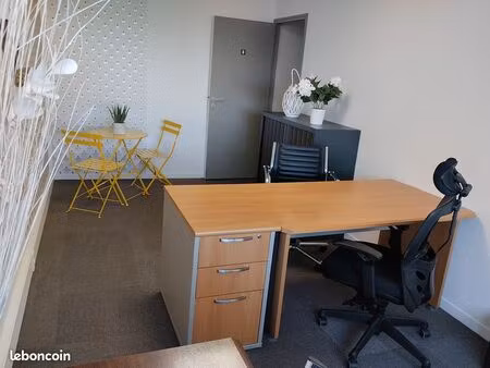 a louer bureau de 14 m2 meublé et décoré à elancourt/trappes