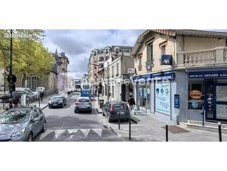 local commercial 210 m²