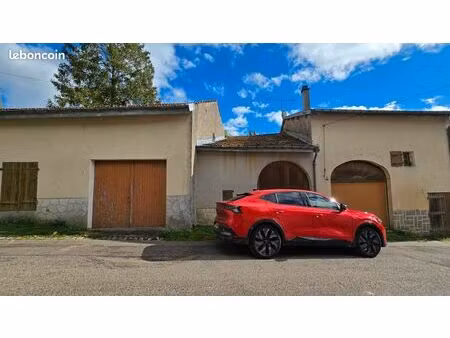 maison à rénover avec dépendances et jardin