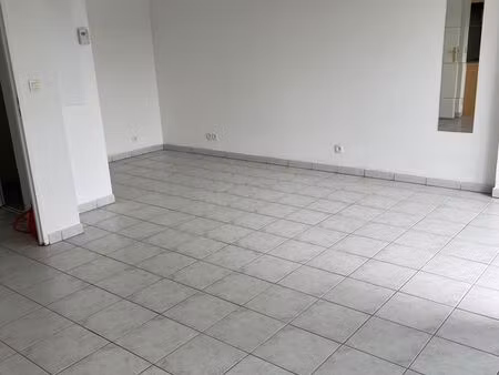 beau studio lumineux dans résidence