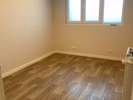 loue 2 bureaux paramédicaux