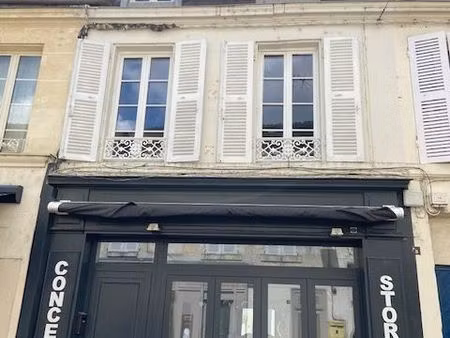 local commercial 25m2 proximité immédiate place françois 1er