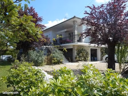 belle maison 210m2+garage  prestations/prix incomparable