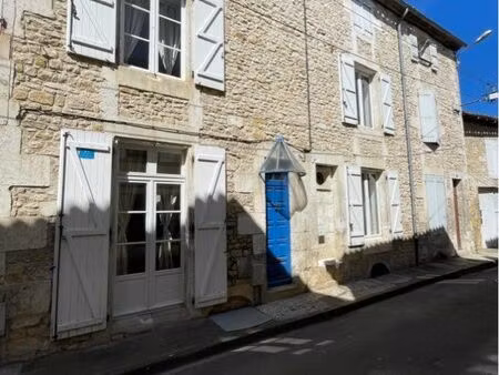 maison de ville 147 m² avec cour  cave et garages – centre la rochefoucauld