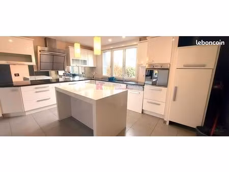 maison 8 pièces 135 m²