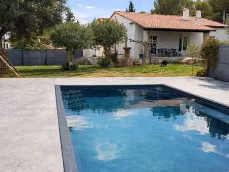 hors lotissement  avec vue dégagée  villa plain pied  3 chambres  2 sanitaires  piscine  g