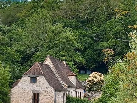 ensemble de deux maisons
