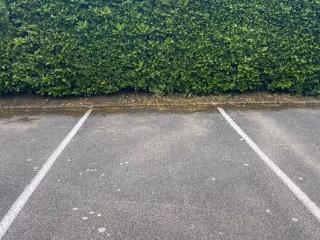 suite décès  à vendre place de parking sécurisé dans résidence munie d’un bip d’entrée